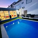 Moradia Rosaboni Em Pinhal De Frades T4 Com Piscina Ferienhaus *